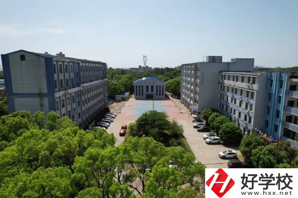 湘潭有可以學(xué)高鐵乘務(wù)的中專嗎？就業(yè)薪資高嗎？