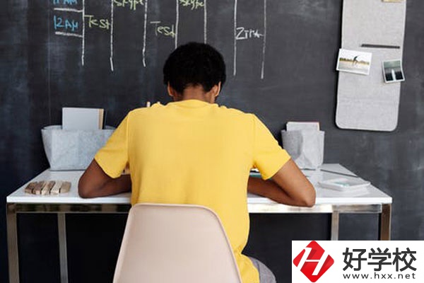 郴州有哪些公立的中專(zhuān)學(xué)校？專(zhuān)業(yè)有哪些？