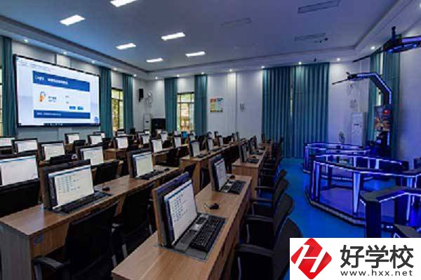 長(zhǎng)沙財(cái)經(jīng)學(xué)校有哪些比較熱門(mén)專(zhuān)業(yè)？