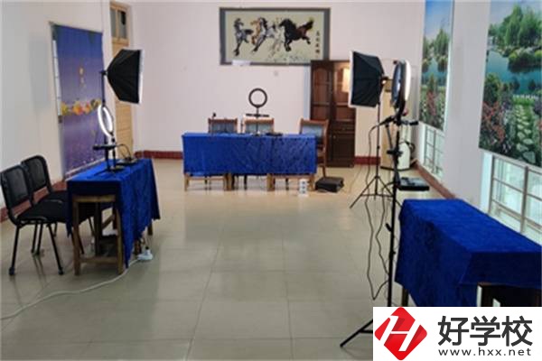 想學(xué)直播類專業(yè)可以去湘潭的什么職校？