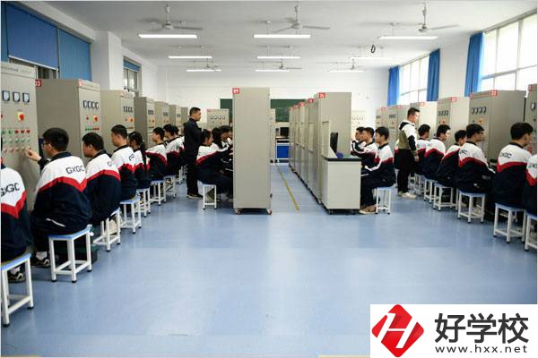 長沙高新技術(shù)工程學校實訓(xùn)室