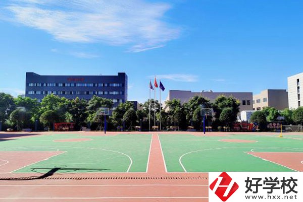 想學(xué)新媒體運營專業(yè)，長沙有合適的中職學(xué)校嗎？