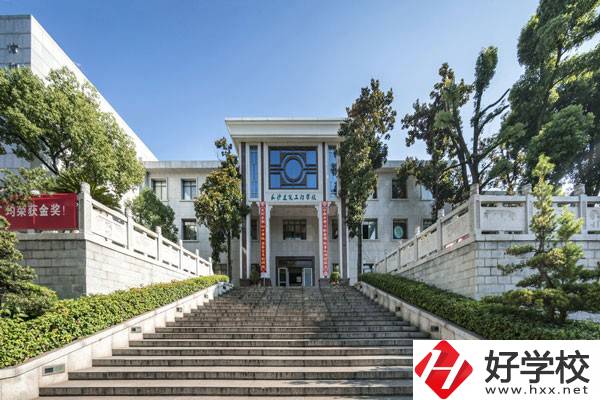 長沙建筑工程學(xué)校是公辦還是民辦？有哪些優(yōu)勢？