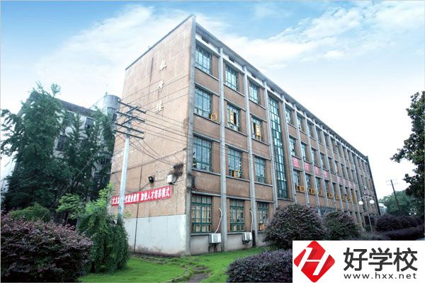 湘潭交通職業(yè)學(xué)校是公辦還是民辦？學(xué)費(fèi)貴不貴？