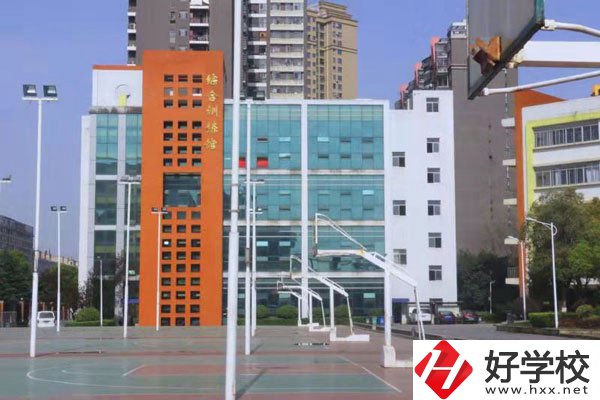 長沙賀龍體育運動學(xué)校怎么樣？