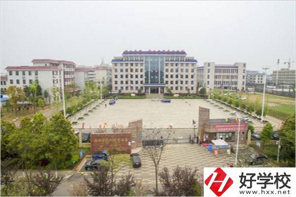湘潭湘鄉(xiāng)職高都有什么專業(yè)？去學(xué)校怎么乘車(chē)？