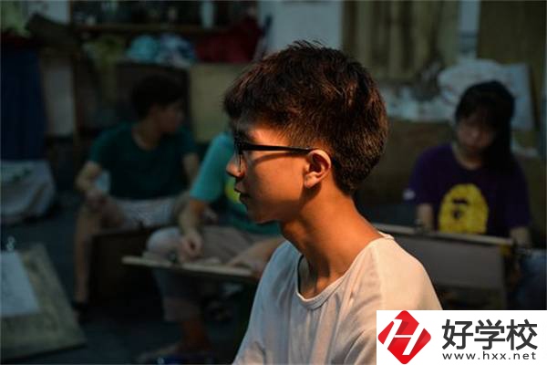 湖南職業(yè)高考簡(jiǎn)單嗎？考試都考些什么內(nèi)容？