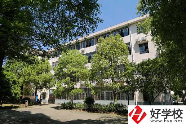 岳陽(yáng)市第一職業(yè)中等專業(yè)學(xué)校是公辦學(xué)校嗎？學(xué)校怎么樣？