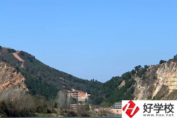 婁底市衛(wèi)生學校設(shè)施設(shè)備怎么樣？師資力量如何？