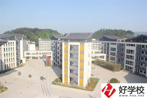 懷化有少數(shù)民族特色的中職有哪些？辦學(xué)條件怎么樣？