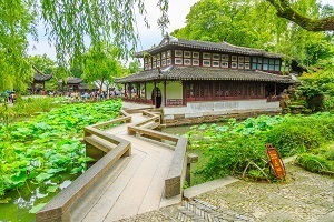 統(tǒng)招專升本考試在報(bào)考時(shí)，應(yīng)該先選擇專業(yè)還是先選擇學(xué)校？
